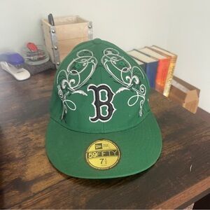 New Era 59Fifty Fitted 7 1/2 Green Boston Red Sox MLB Hap Cap. Used W Sticker